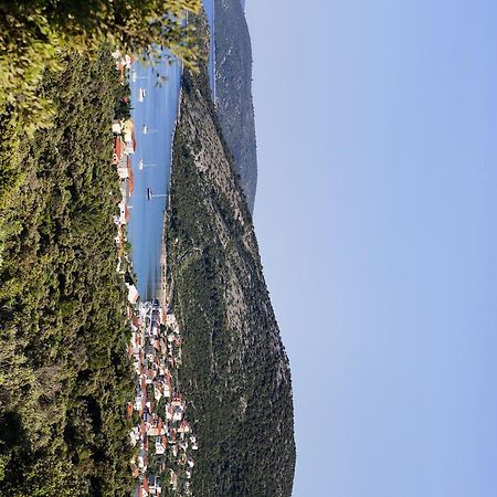 Apartments Zdenka Vinišće Eksteriør billede