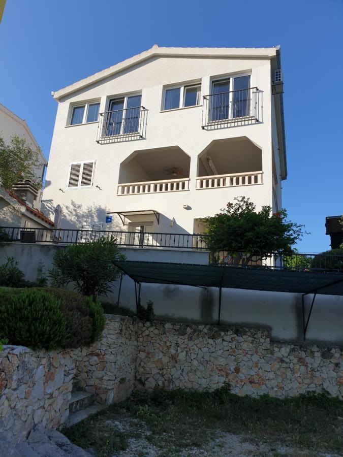 Apartments Zdenka Vinišće Eksteriør billede