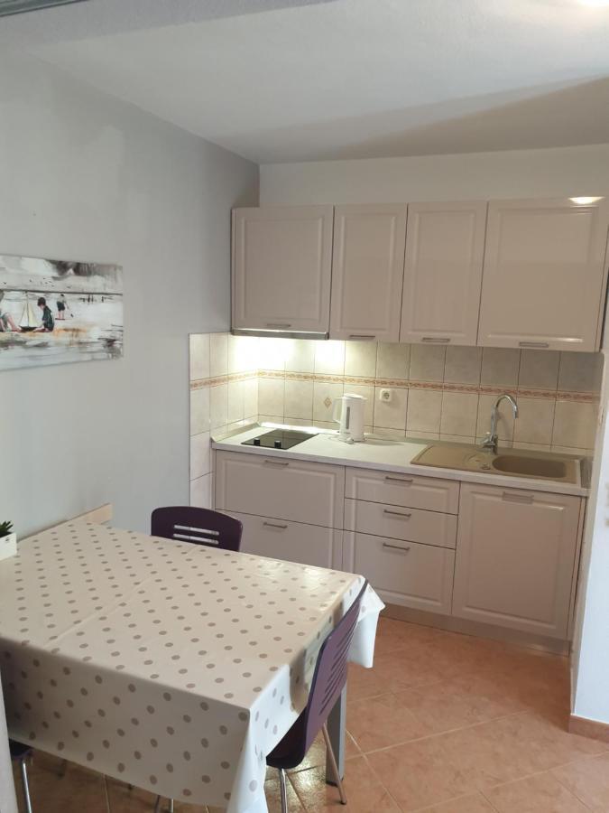 Apartments Zdenka Vinišće Eksteriør billede