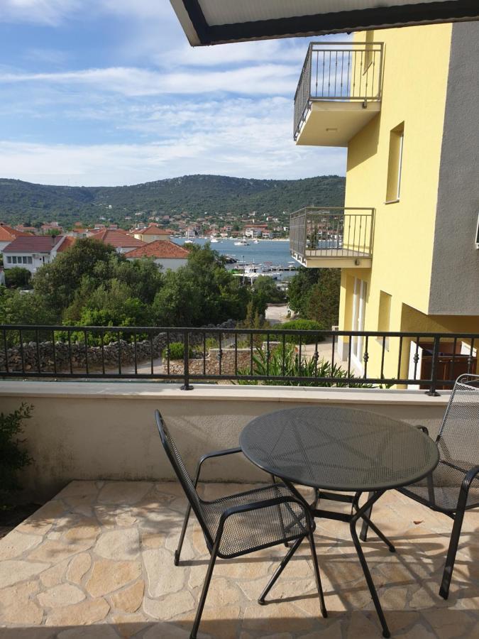 Apartments Zdenka Vinišće Eksteriør billede