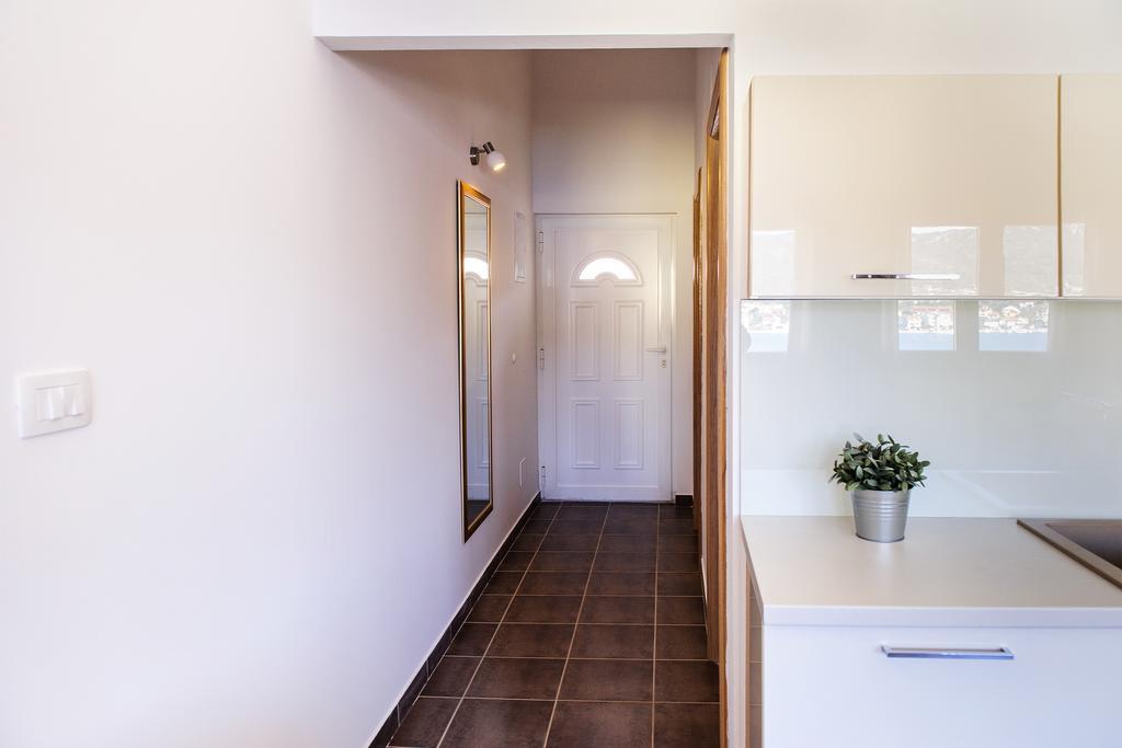 Apartments Zdenka Vinišće Eksteriør billede