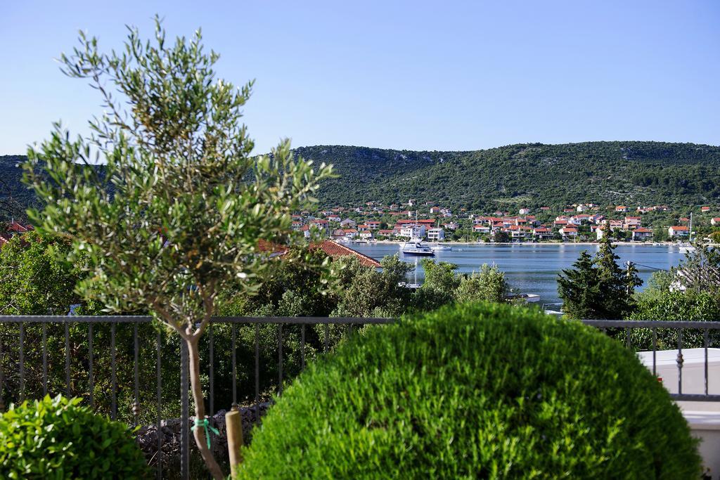 Apartments Zdenka Vinišće Eksteriør billede